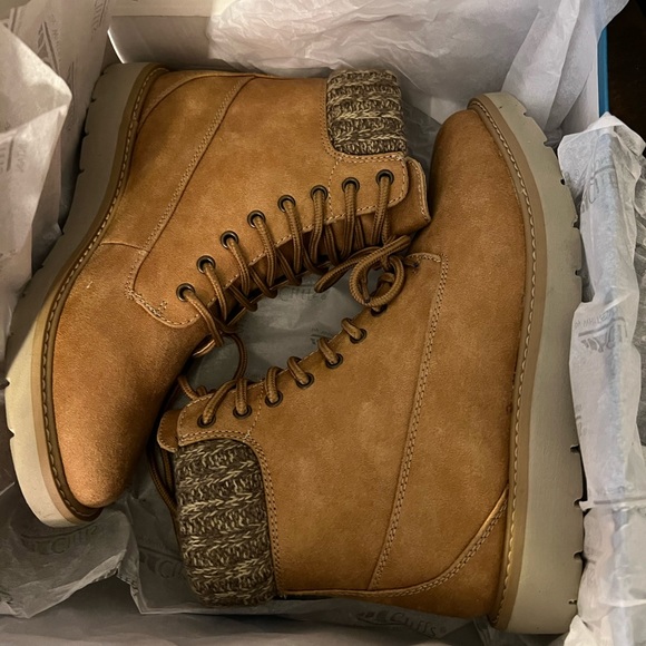 NWT 👍 Ladies Boots in 6 1/2. Never worn in box! - Picture 4 of 5